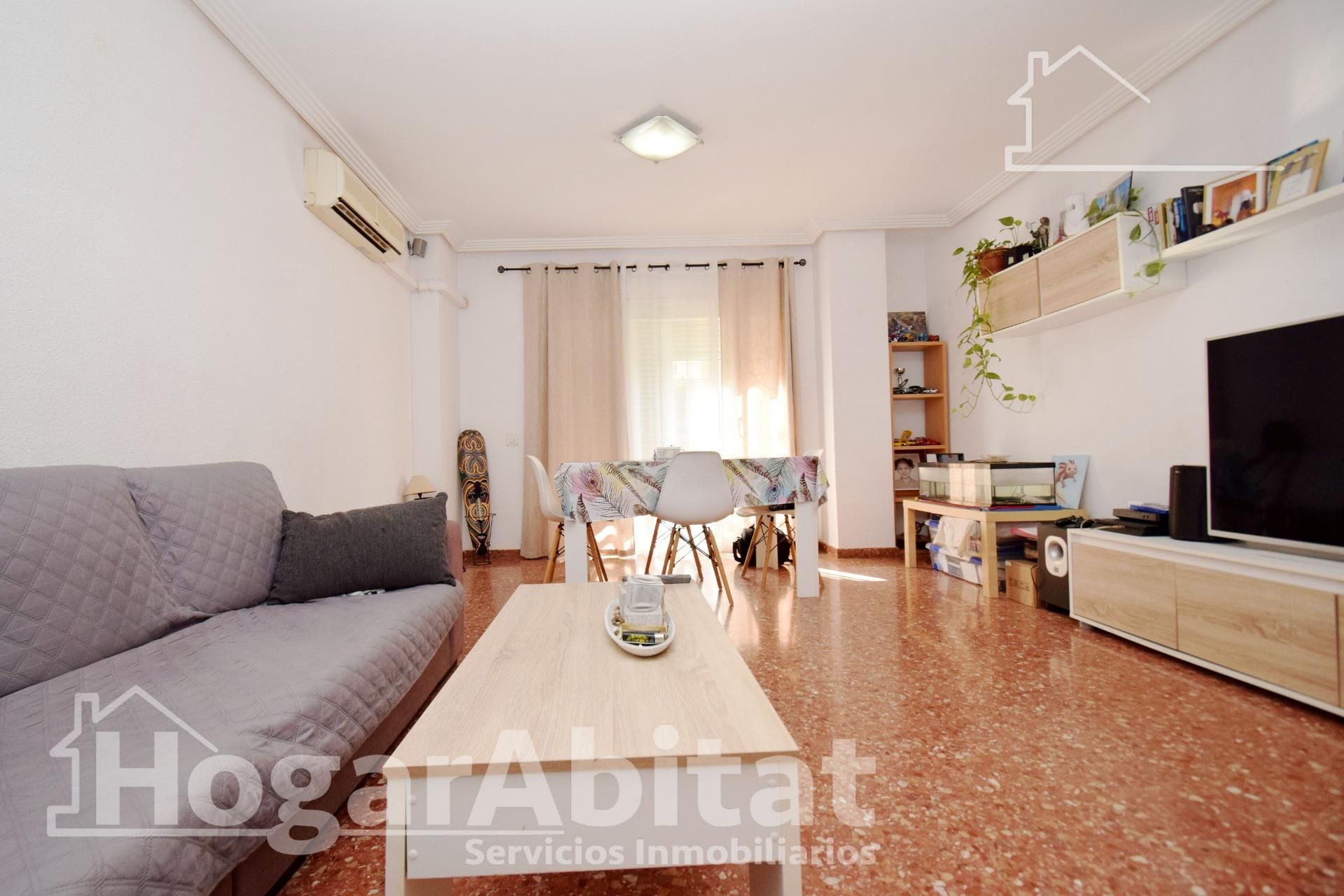Sala d'estar de Pis en venda en Aldaia amb Aire condicionat, Terrassa i Balcó