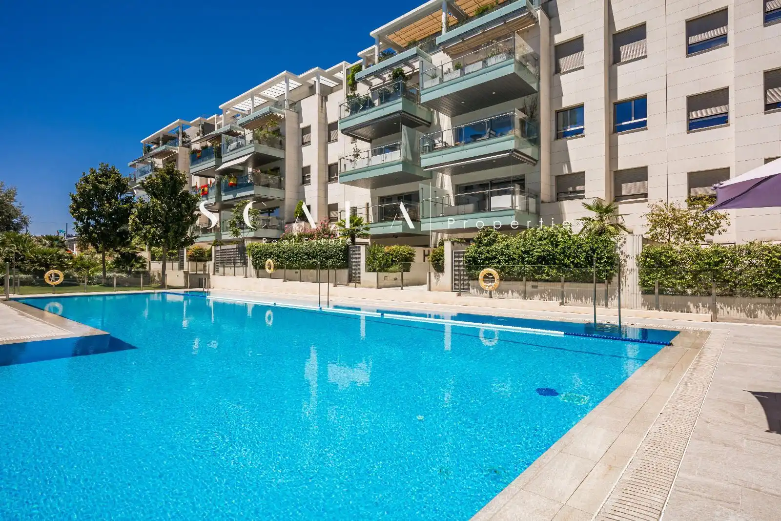 Schwimmbecken von Wohnung zur Miete in Madrid mit Klimaanlage, Heizung und Privatgarten