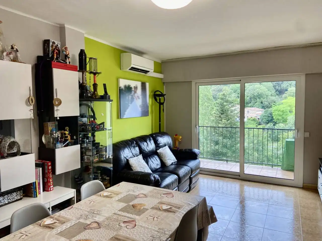 Sala d'estar de Pis en venda en Sant Joan Les Fonts amb Aire condicionat, Moblat i Balcó