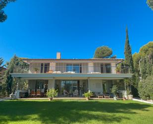 Jardí de Casa o xalet de lloguer en Calvià amb Aire condicionat, Piscina i Moblat