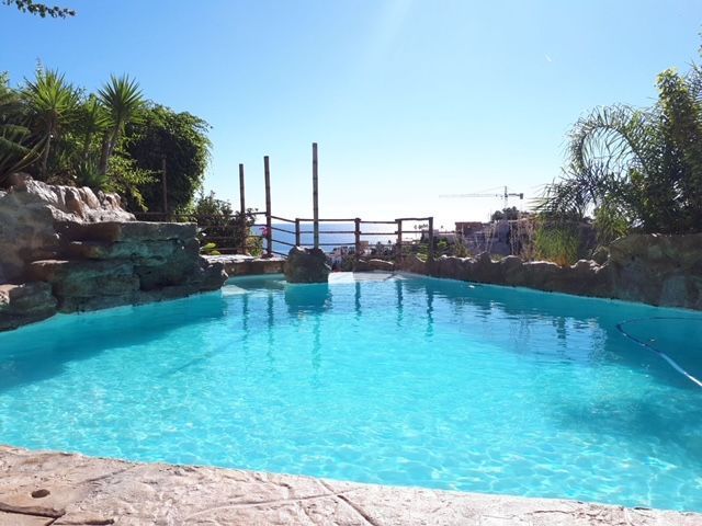 Swimming pool of House or chalet for sale in El Campello  with Air Conditioner, Heating and Terrace