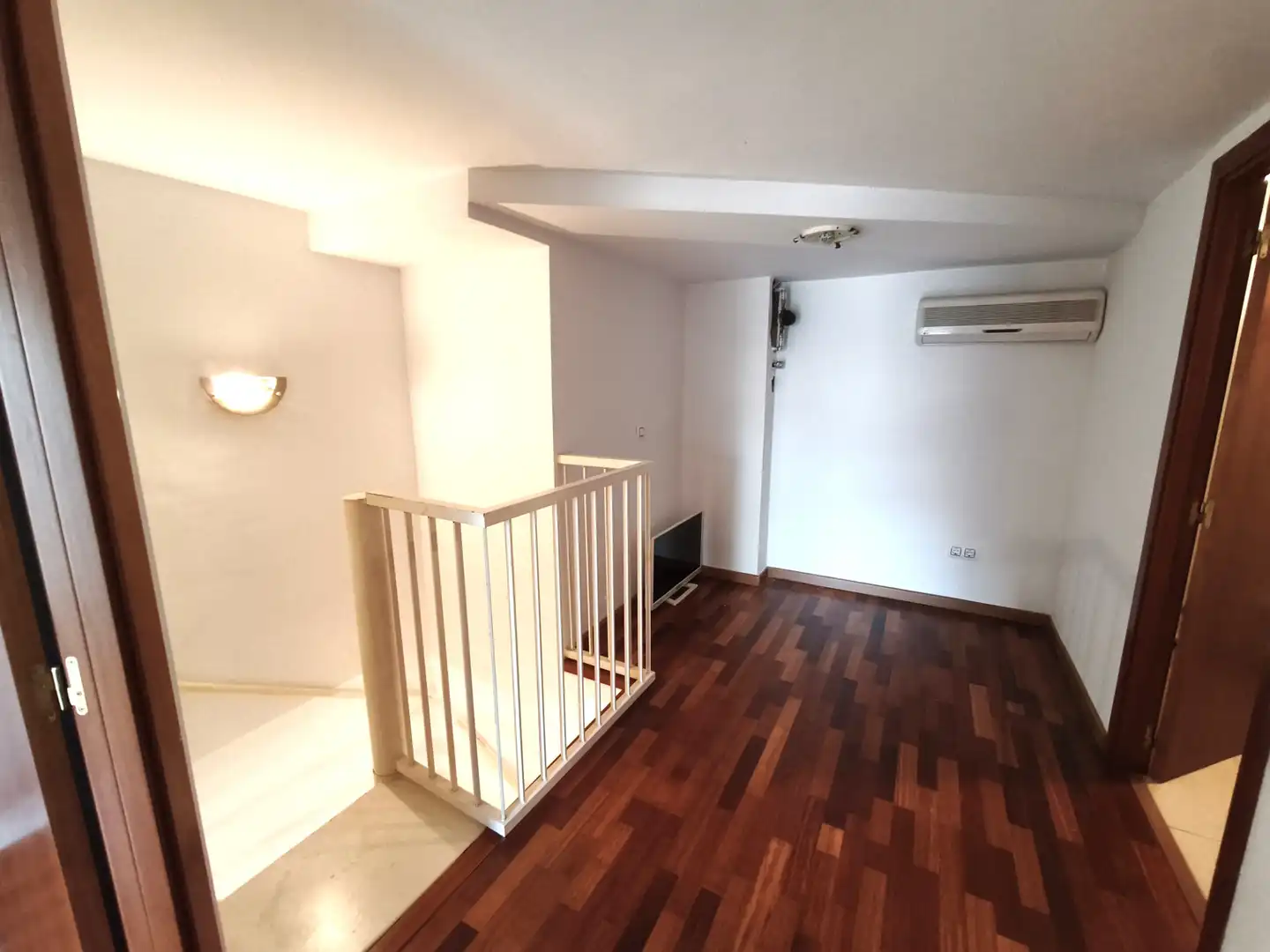 Büro zum Verkauf in Girona mit Klimaanlage, Heizung und Terrasse