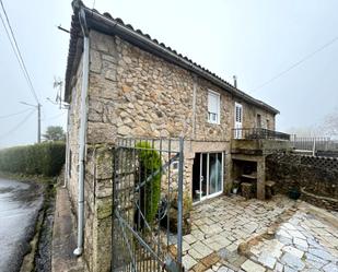 Vista exterior de Casa o xalet de lloguer en A Cañiza   amb Calefacció, Jardí privat i Traster