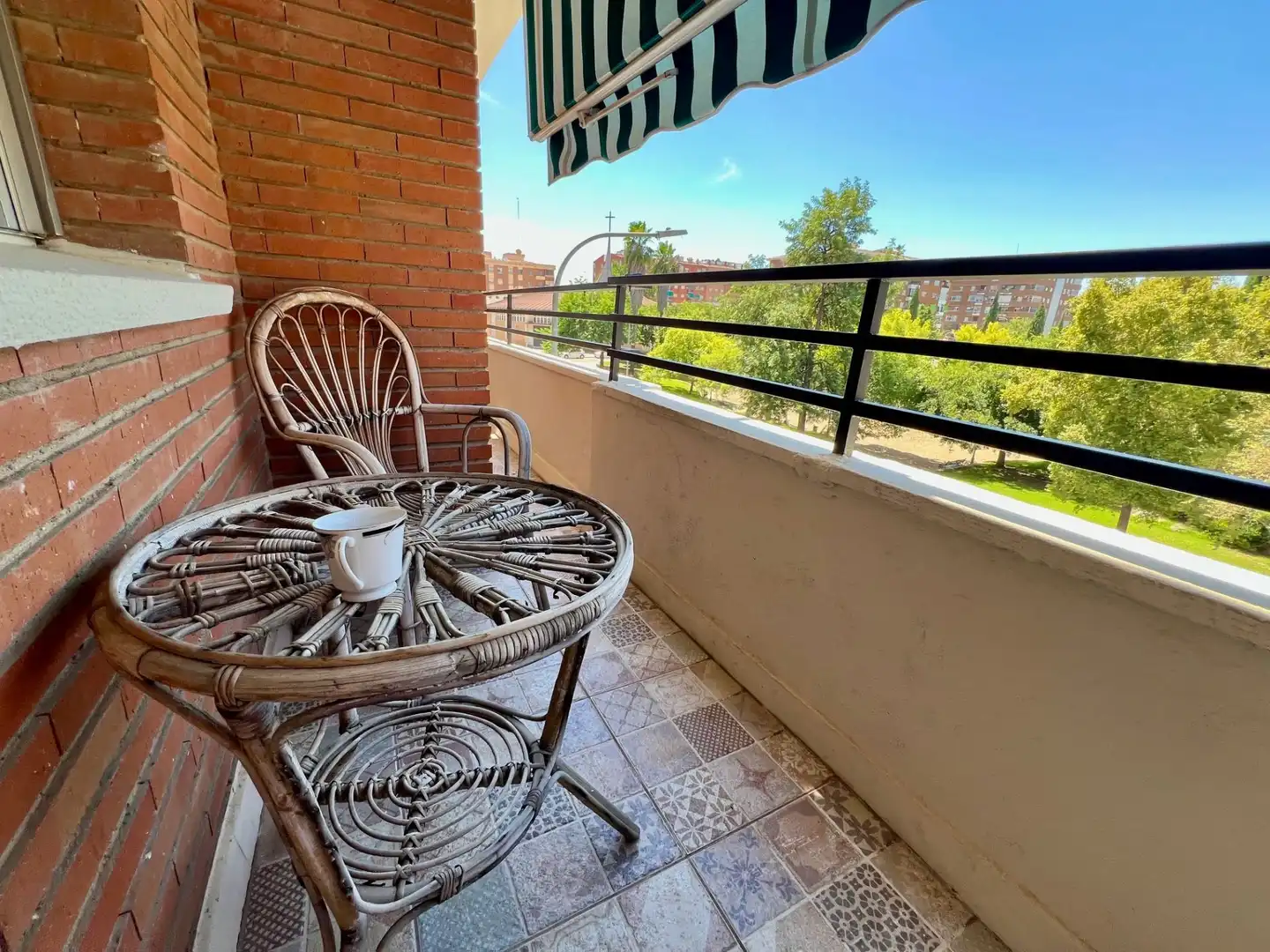 Flat for rent in Antonio Martinez Virel, Valdepasillas - La Paz - Huerta Rosales