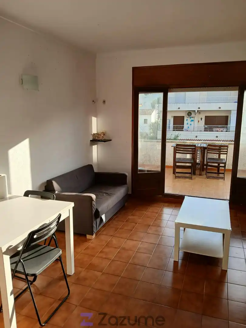 Sala d'estar de Pis de lloguer en L'Escala amb Calefacció, Terrassa i Moblat