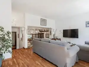Sala de estar de Casa adosada en venta en Sant Cugat del Vallès con Aire acondicionado, Calefacción y Jardín privado