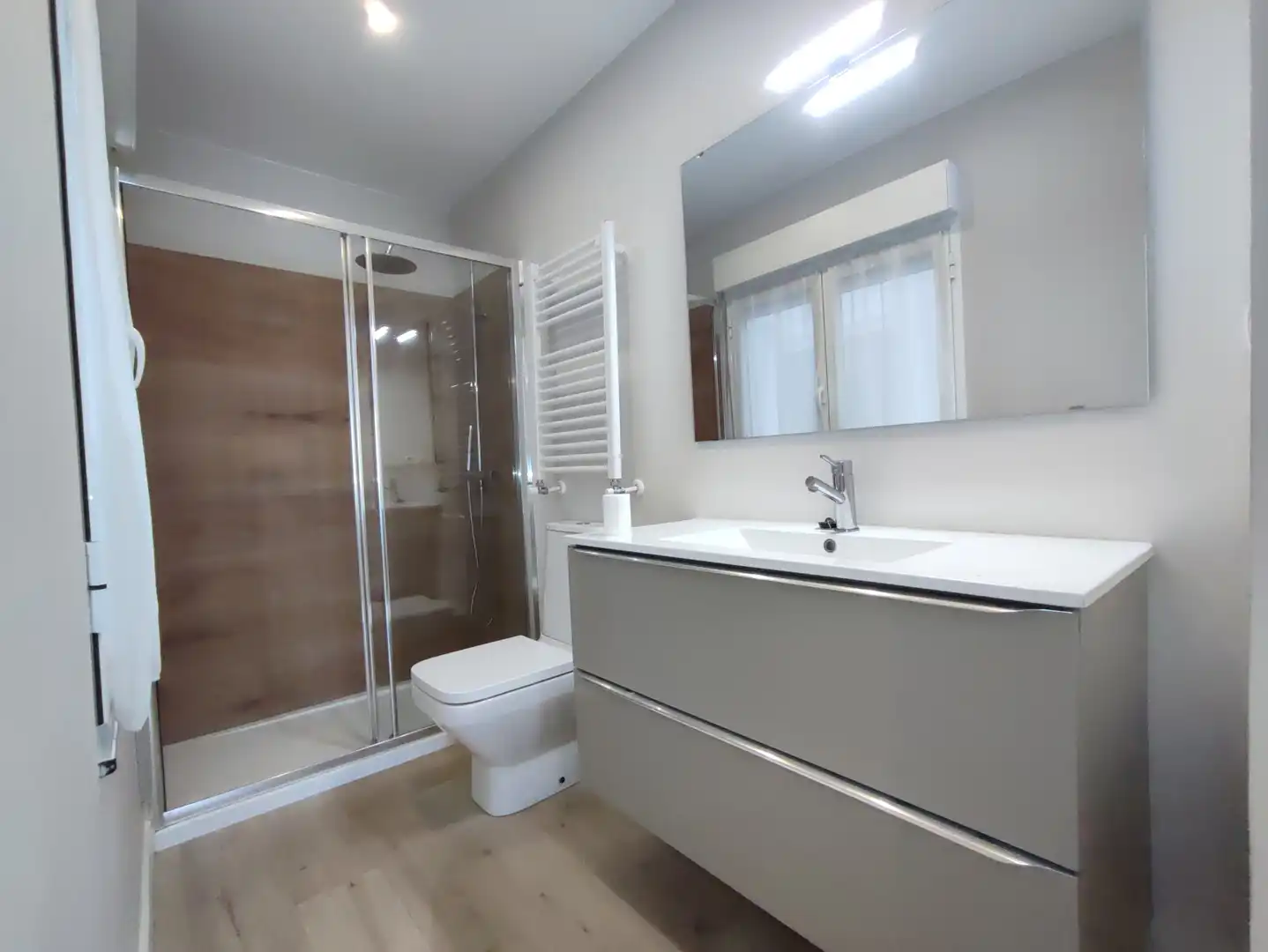 Baño de Piso de alquiler en Gijón  con Calefacción