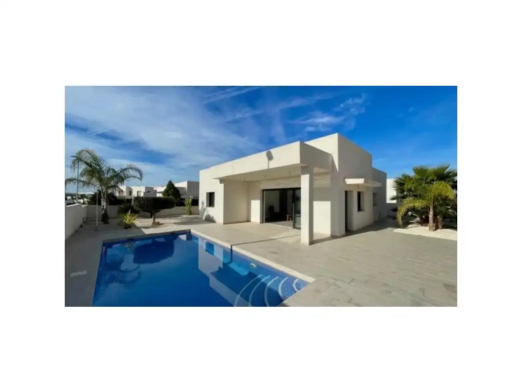 House with pool for sale in Rafal