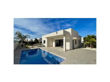 House with pool for sale in Rafal