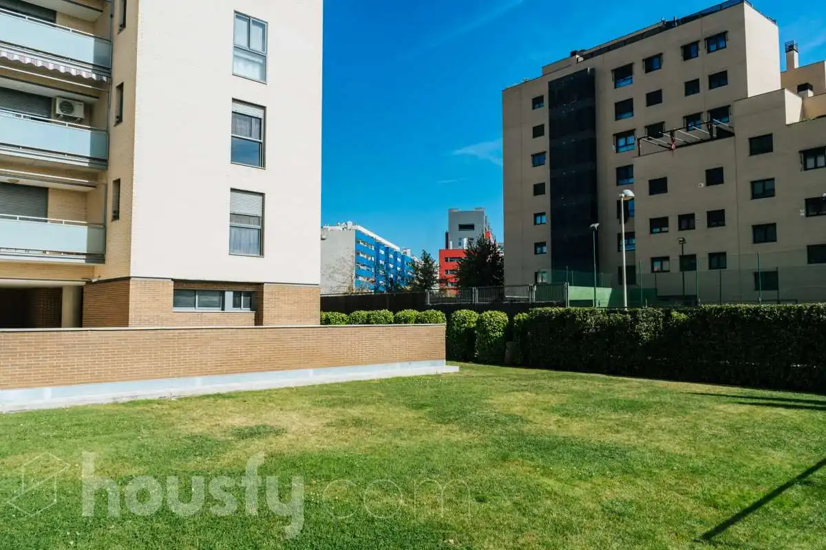 Wohnung zur Miete in Avenida de la Osa Menor, Sur - PAU 4