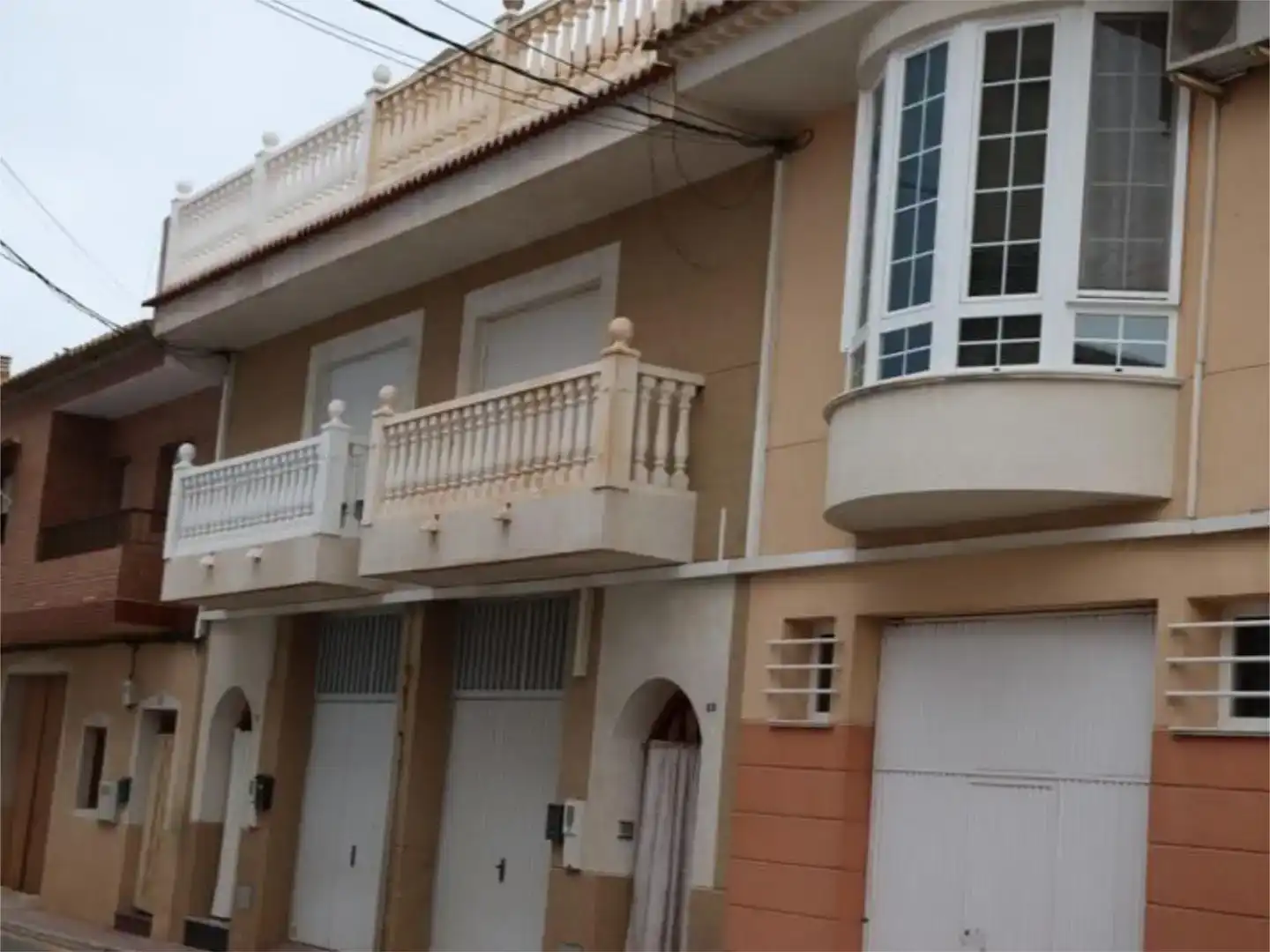 Vista exterior de Casa adosada en venda en Moratalla amb Jardí privat, Parquet i Traster