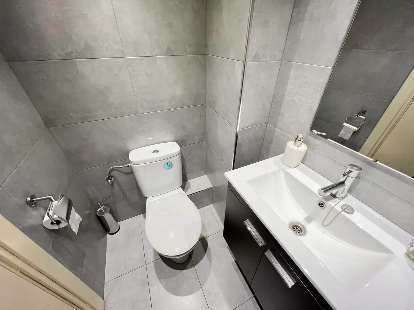 Baño de Oficina en venta en Barcelona con Aire acondicionado, Amueblado y Internet