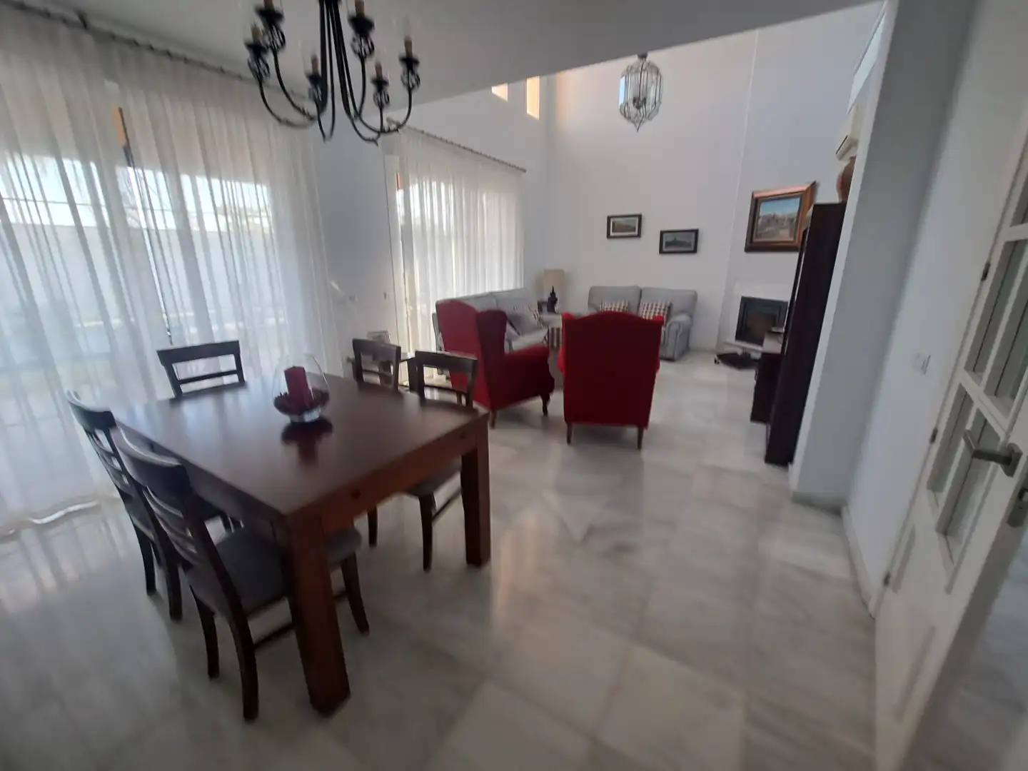 Menjador de Casa o xalet en venda en Dos Hermanas amb Aire condicionat, Jardí privat i Terrassa
