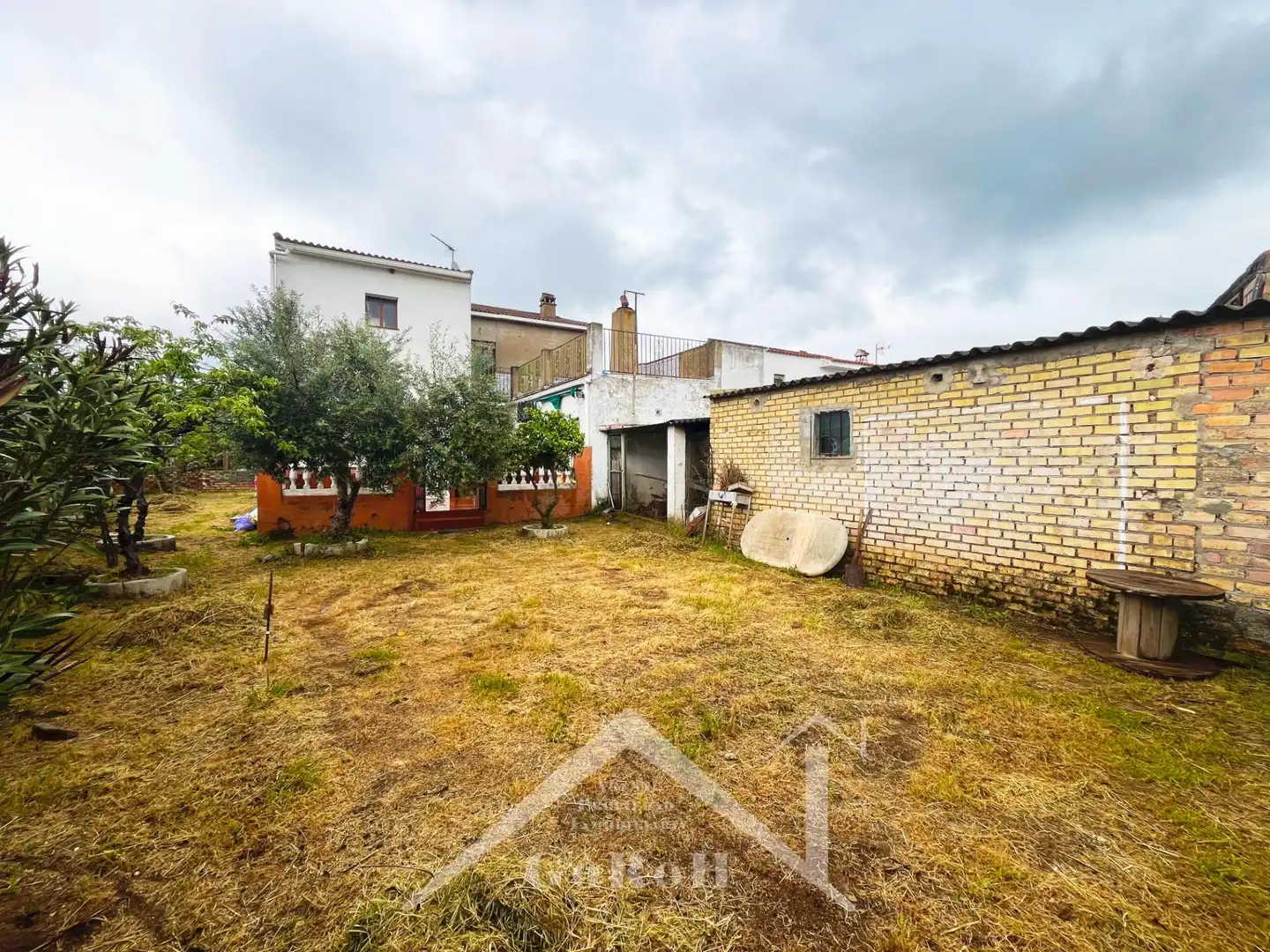Jardí de Casa o xalet en venda en Almadén de la Plata amb Jardí privat, Terrassa i Traster