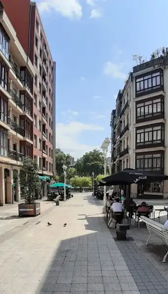 Außenansicht von Wohnung zur Miete in Bilbao  mit Heizung, Möbliert und Ofen