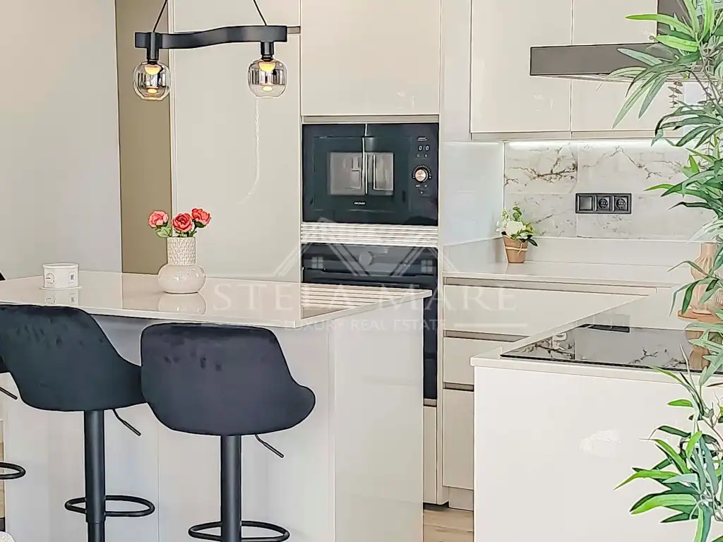 Cuina de Apartament en venda en Nerja amb Aire condicionat, Terrassa i Moblat