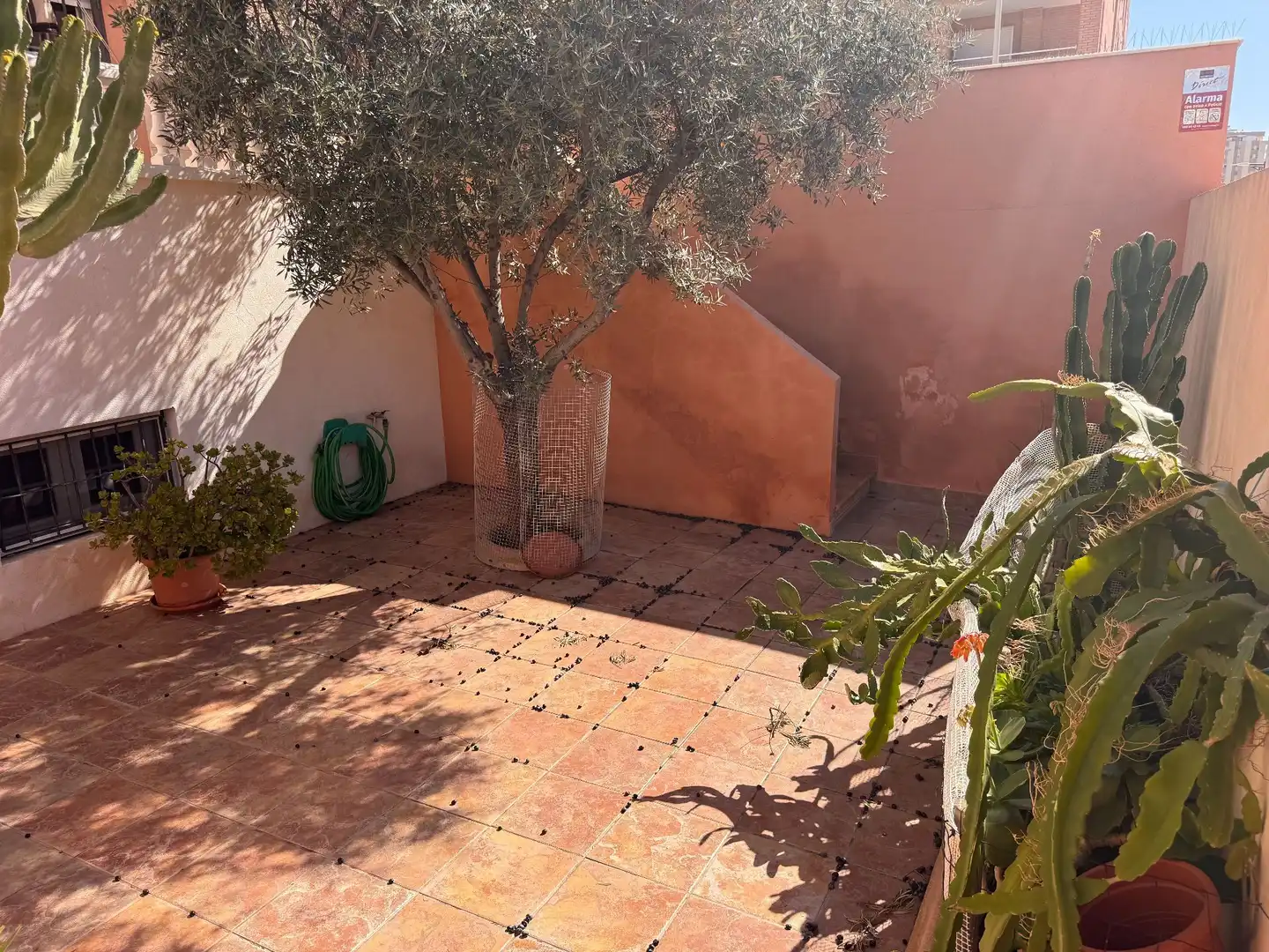 Jardí de Casa adosada en venda en Roquetas de Mar amb Aire condicionat, Terrassa i Traster