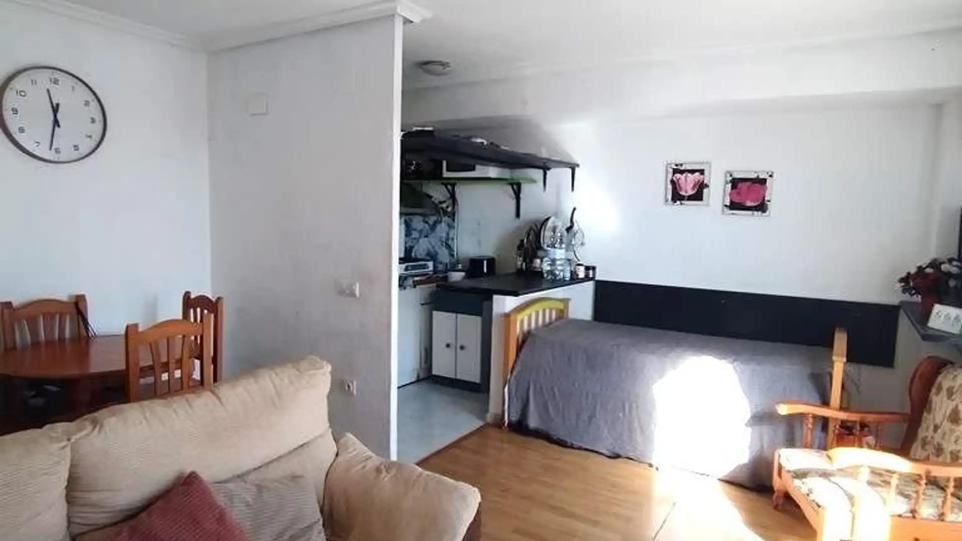 Habitación de Apartamento en venta en Torrevieja con Amueblado, Balcón y Piscina comunitaria