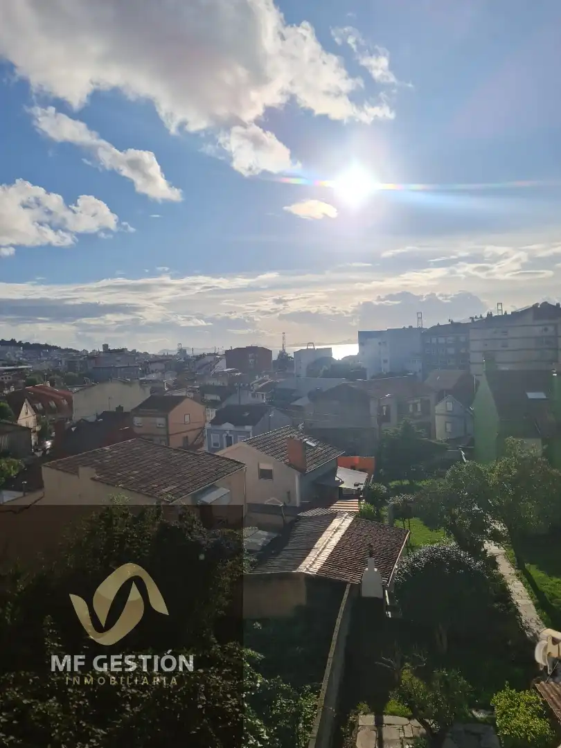 Vista exterior de Piso en venta en Vigo  con Parquet, Amueblado y Horno
