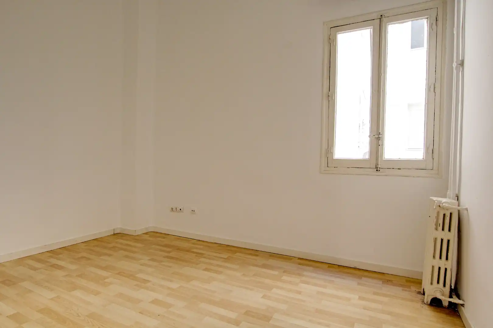Schlafzimmer von Büro zur Miete in Madrid mit Heizung