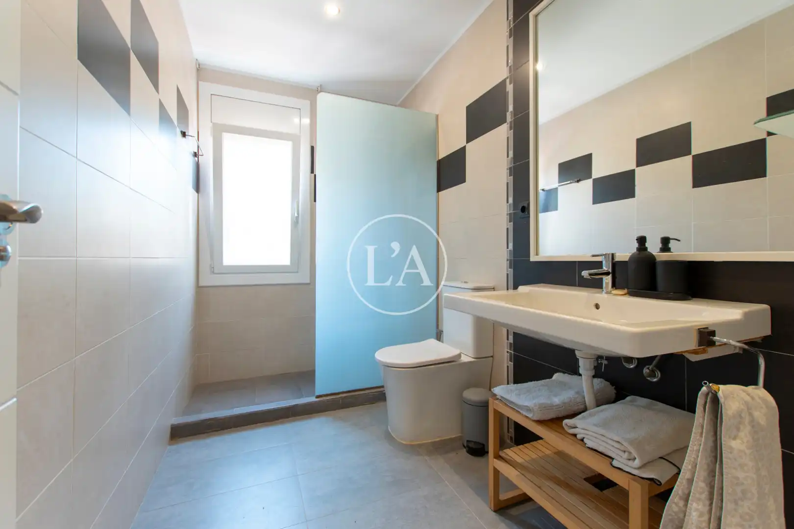 Badezimmer von Einfamilien-Reihenhaus zum Verkauf in Cambrils mit Klimaanlage, Heizung und Privatgarten