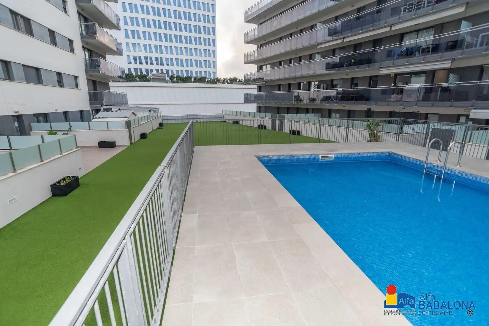 Piscina de Piso en venta en Badalona con Aire acondicionado, Calefacción y Jardín privado
