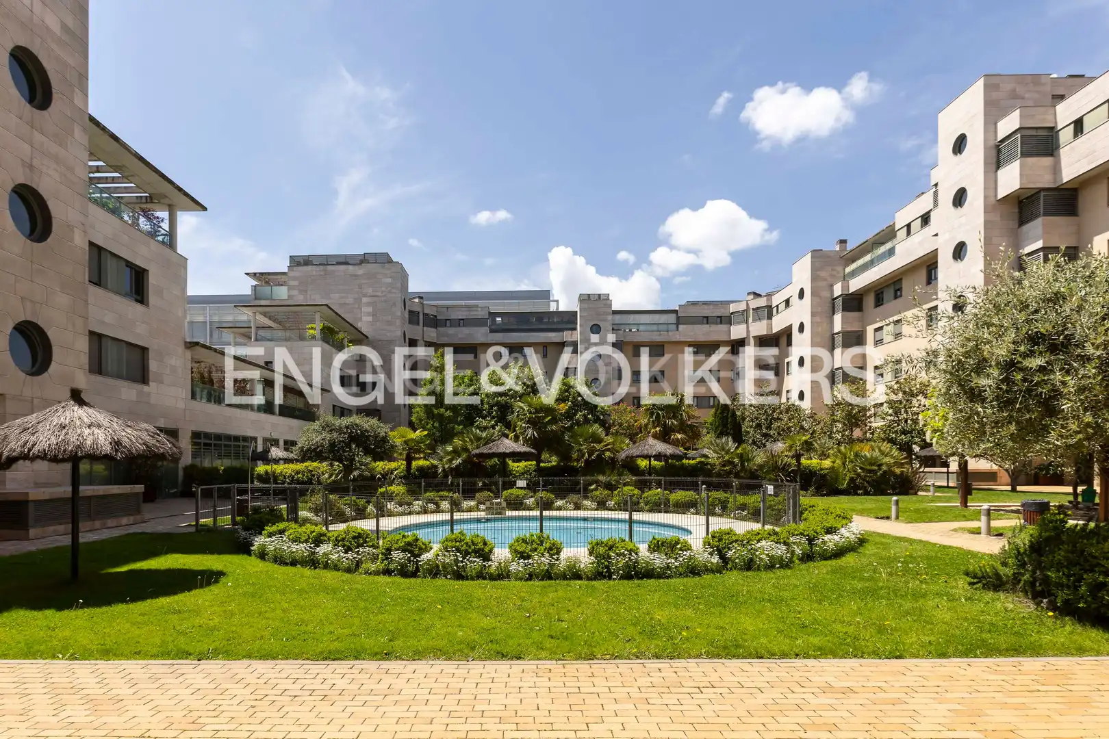 Exterior view of Apartments for sale in Madrid  with Air Conditioner, Heating and Parquet flooring