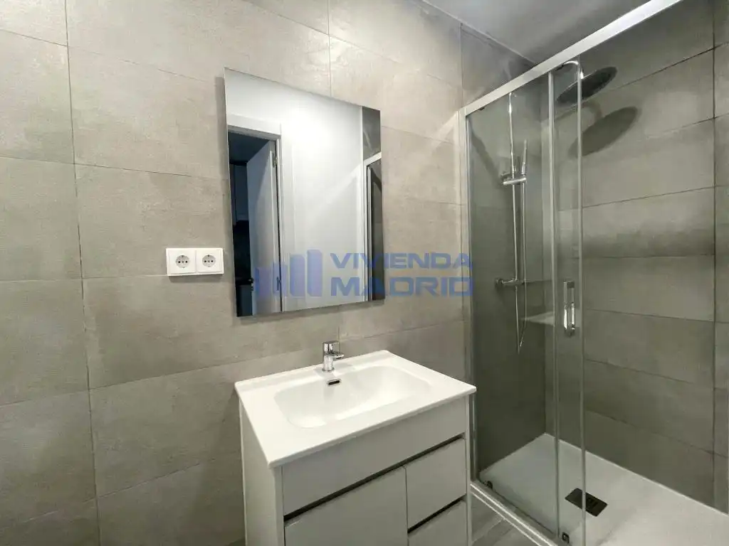 Baño de Piso de alquiler en Madrid con Aire acondicionado y Calefacción