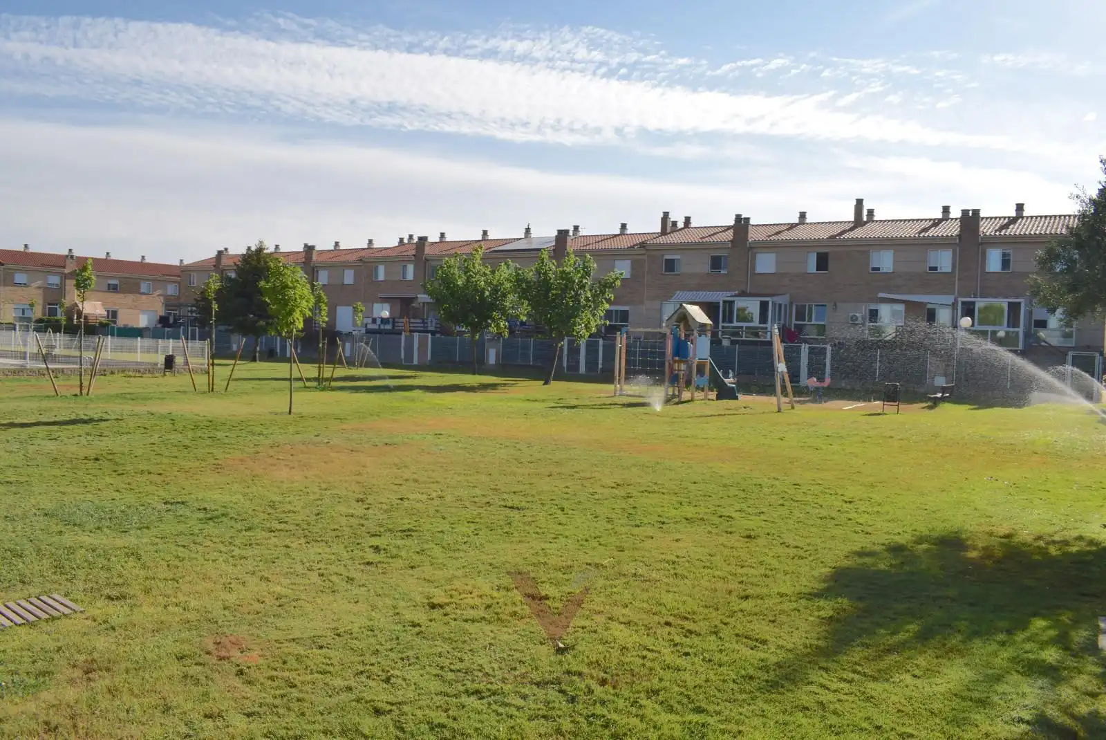 Vista exterior de Casa adosada en venta en Monterrubio de Armuña con Calefacción, Jardín privado y Parquet