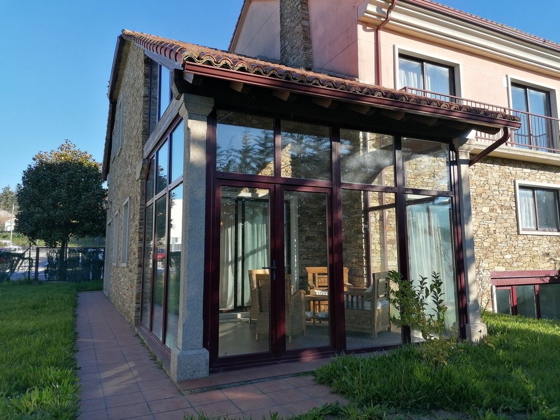 Vista exterior de Casa o xalet en venda en Santiago de Compostela  amb Calefacció, Parquet i Terrassa