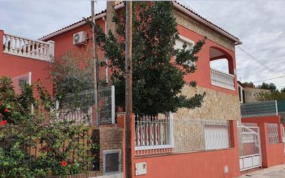 Vista exterior de Casa o xalet en venda en La Vall d'Uixó amb Aire condicionat, Calefacció i Jardí privat