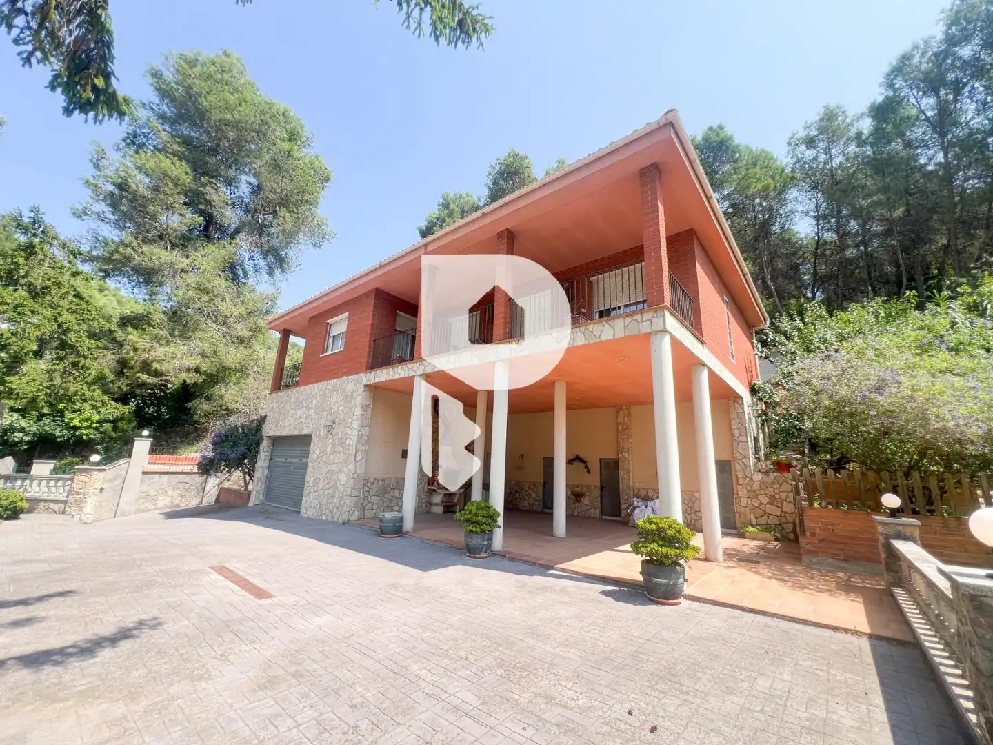 Vista exterior de Casa o xalet en venda en Vallirana amb Aire condicionat, Calefacció i Jardí privat