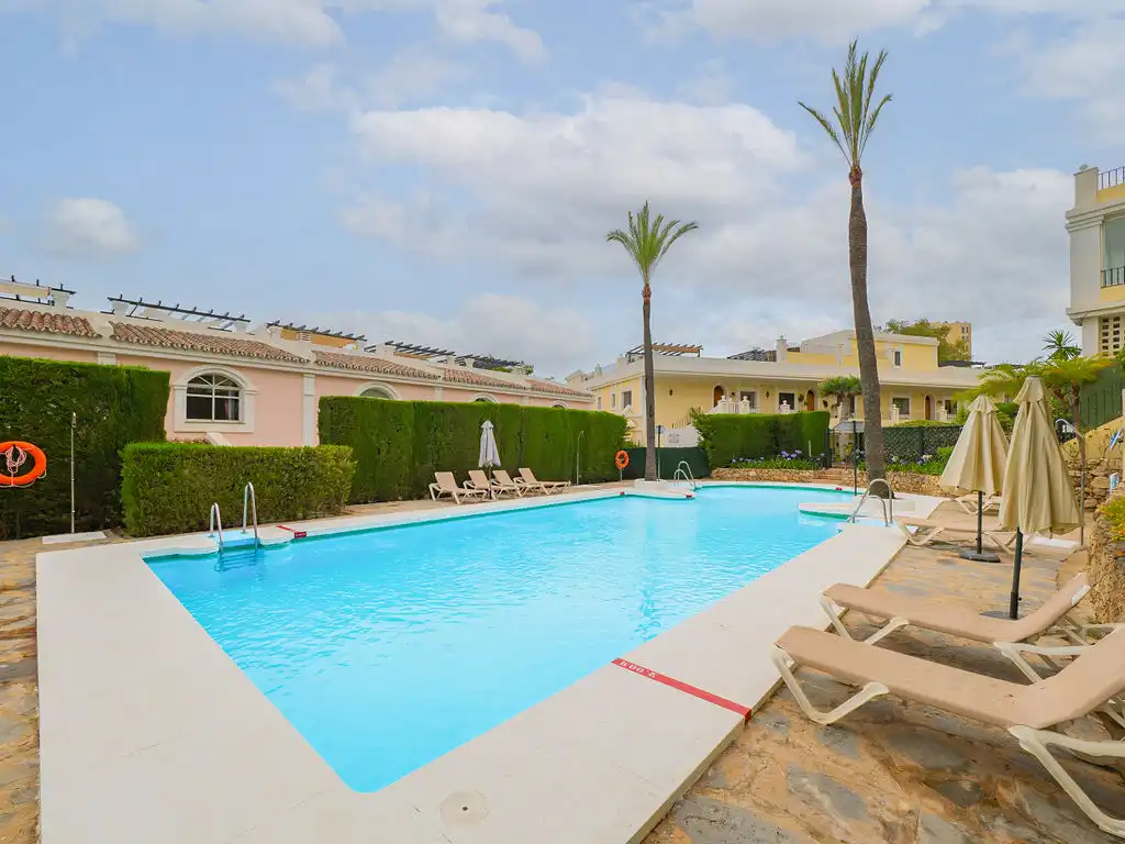 Piscina de Dúplex en venta en Marbella con Piscina