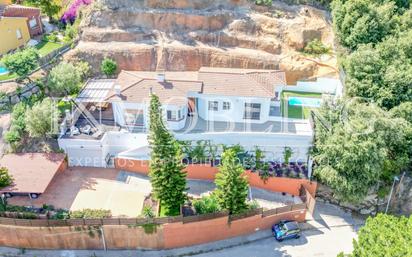 Vista exterior de Casa o xalet en venda en Arenys de Munt amb Terrassa i Piscina