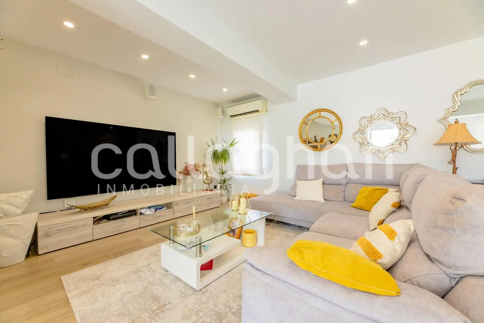 Sala de estar de Casa o chalet en venta en L'Eliana con Aire acondicionado, Calefacción y Piscina
