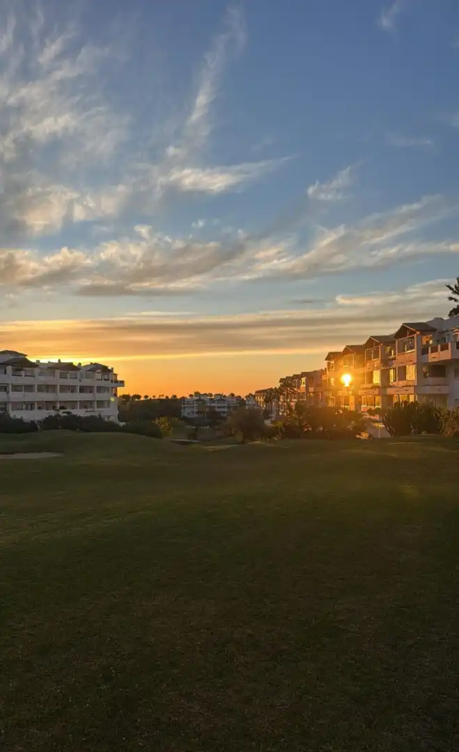 Vista exterior de Apartament en venda en Benalmádena amb Aire condicionat, Terrassa i Moblat