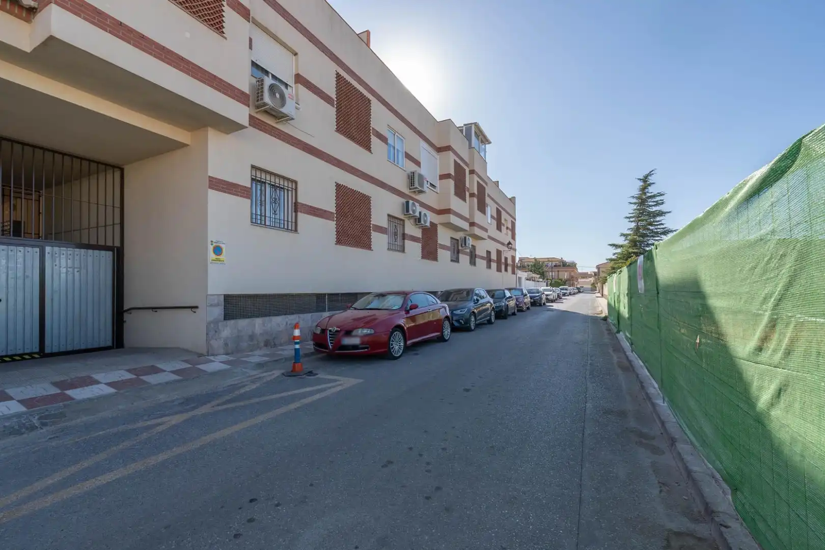 Aparcament de Pis en venda en Churriana de la Vega amb Piscina comunitària