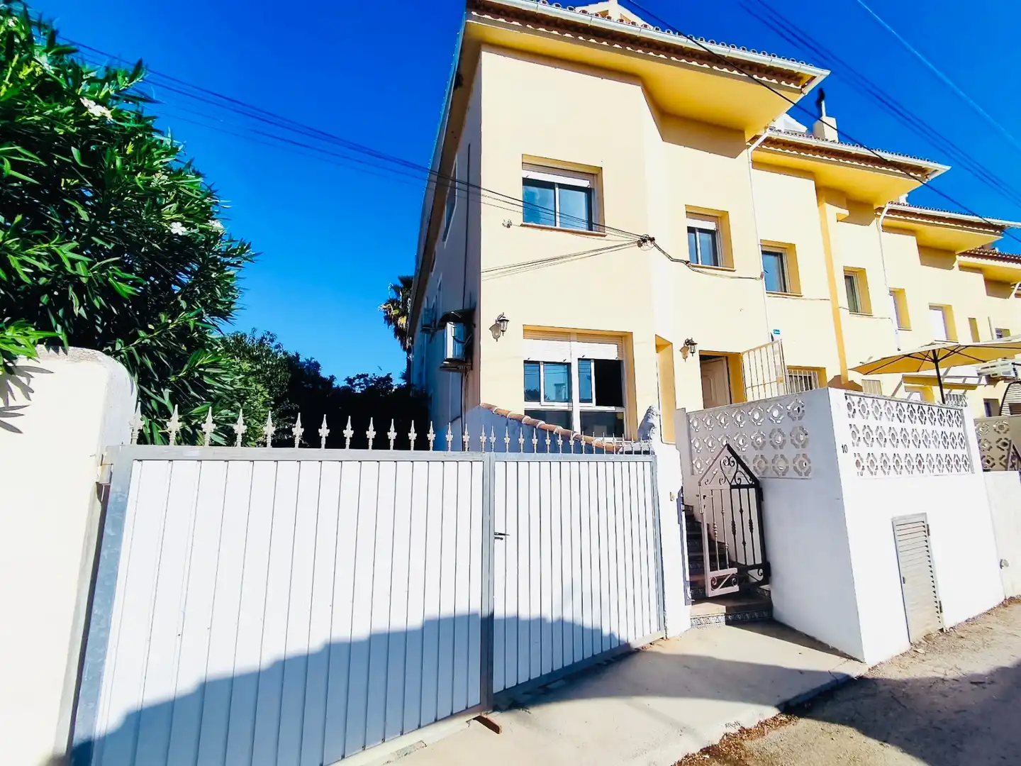 Villa con terrazza in vendita a Centro Urbano