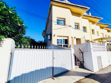 Villa avec balcon à vendre à Centro Urbano