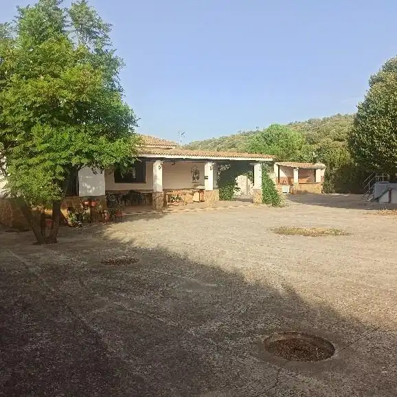 Vista exterior de Finca rústica en venda en Almodóvar del Río amb Aire condicionat, Piscina i Alarma