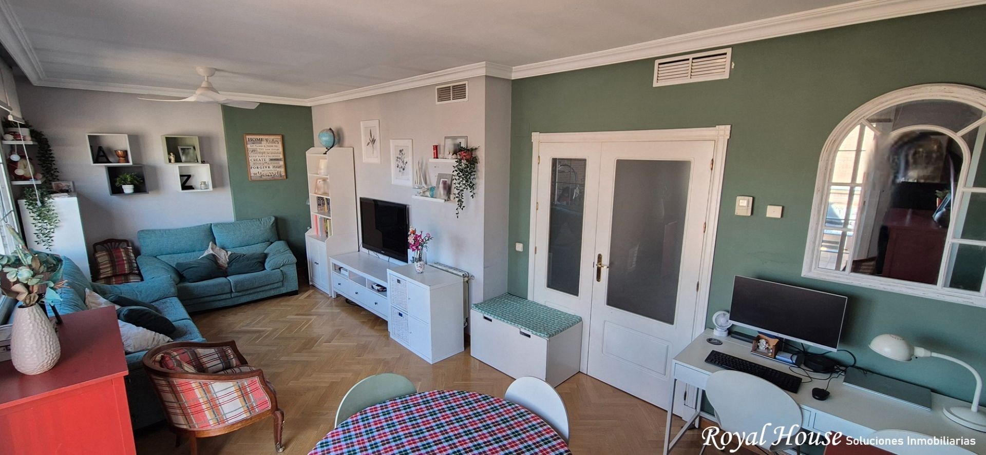 Sala d'estar de Àtic en venda en San Sebastián de los Reyes amb Aire condicionat, Calefacció i Parquet