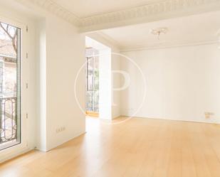 Living room of Flat to rent in  Madrid Capital  with Air Conditioner, Heating and Balcony