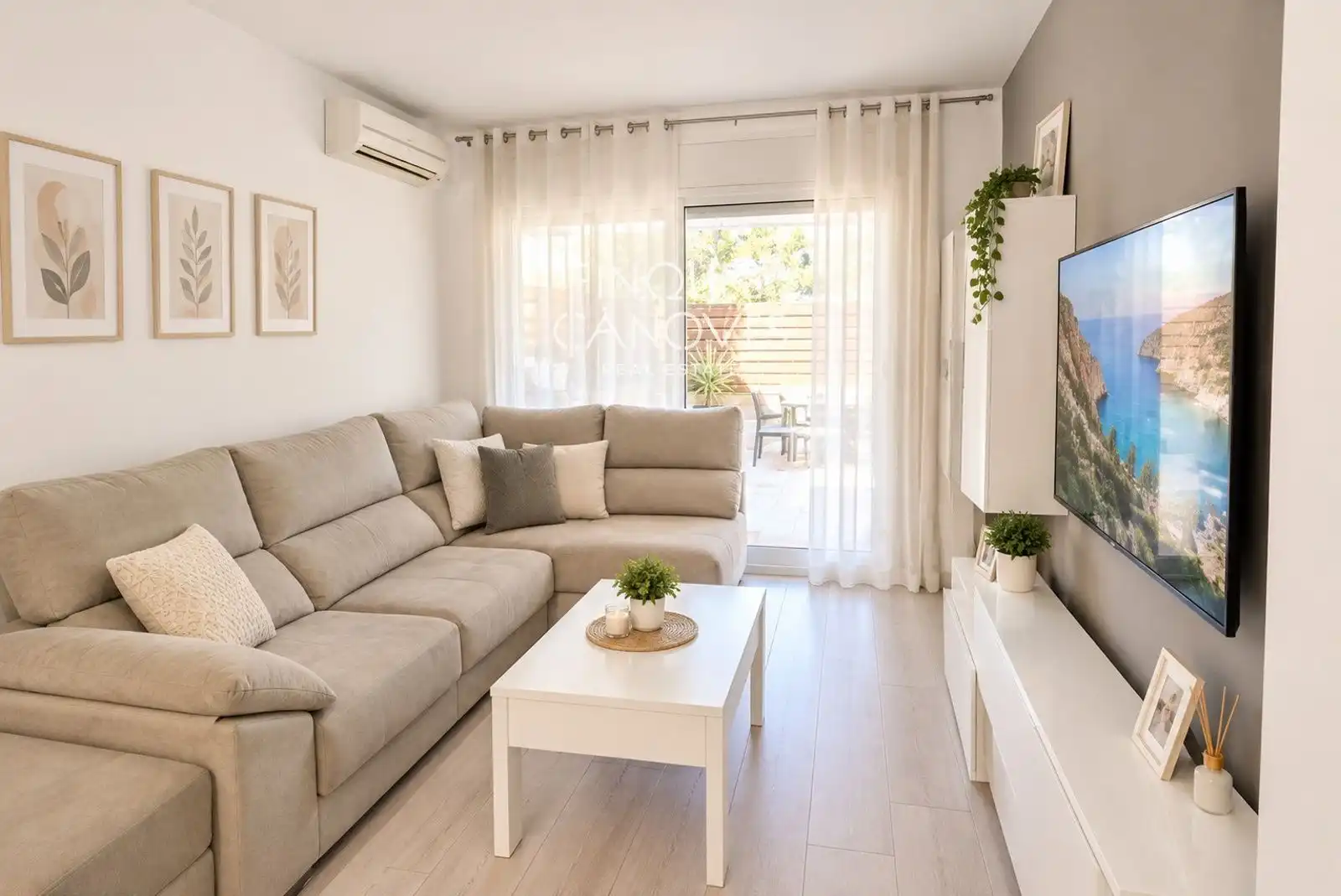 Living room of Flat for sale in Girona  with Heating, Terrace and Swimming Pool