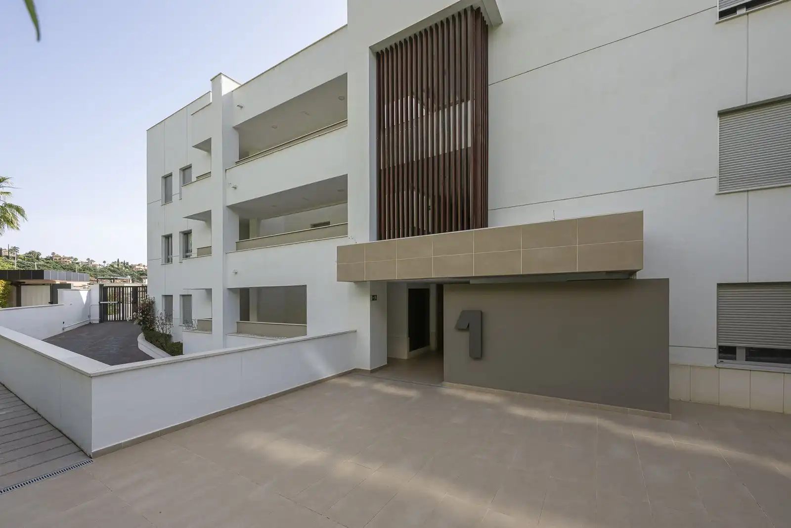 Vista exterior de Dúplex en venta en Benahavís con Aire acondicionado, Terraza y Trastero