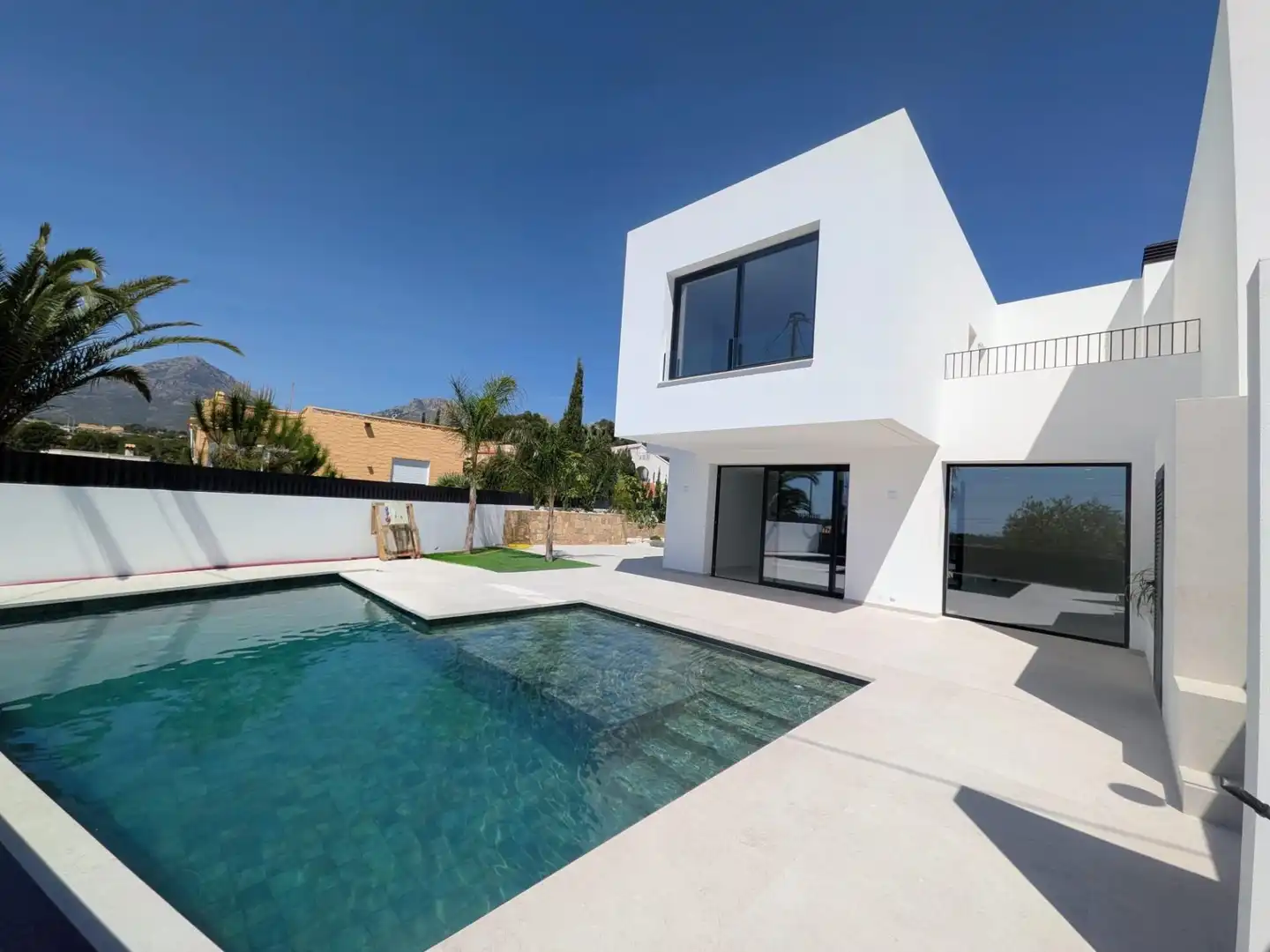 Vista exterior de Casa adosada en venta en L'Alfàs del Pi con Aire acondicionado, Calefacción y Jardín privado