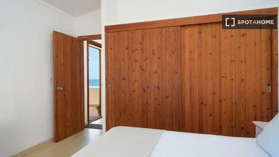 Dormitori de Apartament per a compartir en Pollença amb Aire condicionat, Terrassa i Moblat