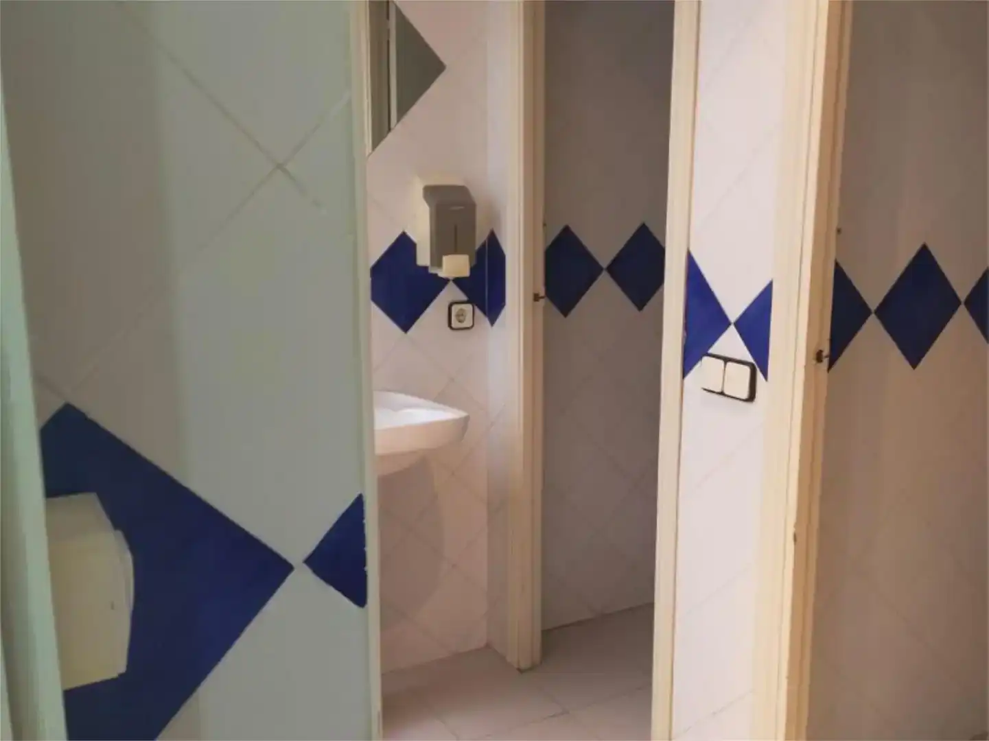 Baño de Oficina en venta en Sevilla con Aire acondicionado y Balcón