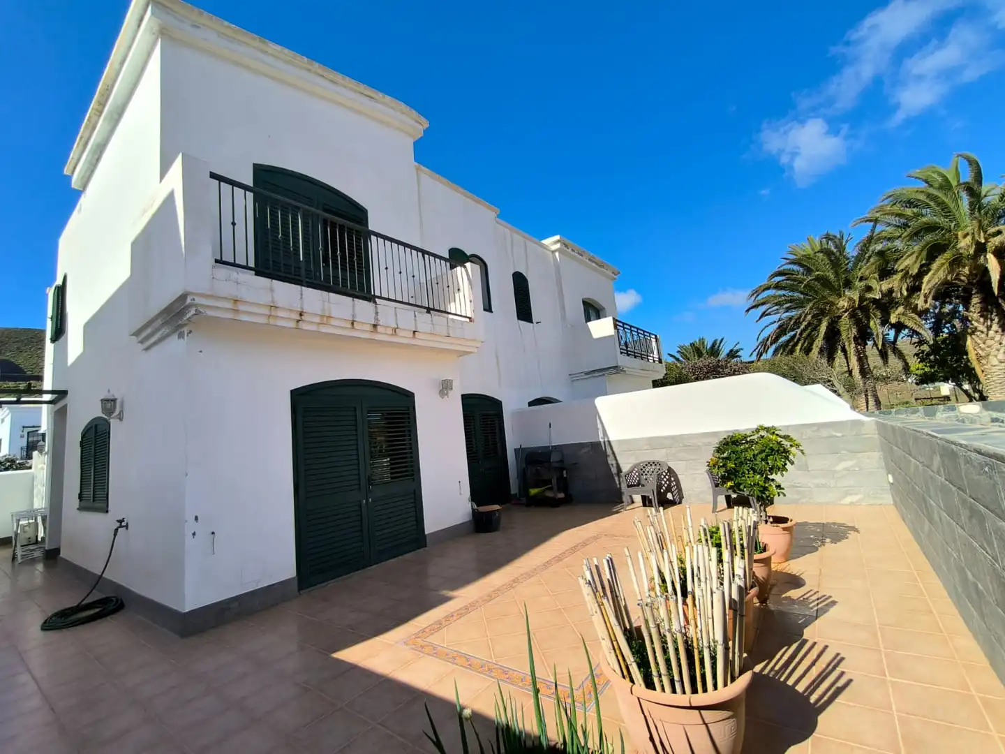 Vista exterior de Casa o xalet en venda en Agaete amb Jardí privat, Terrassa i Moblat