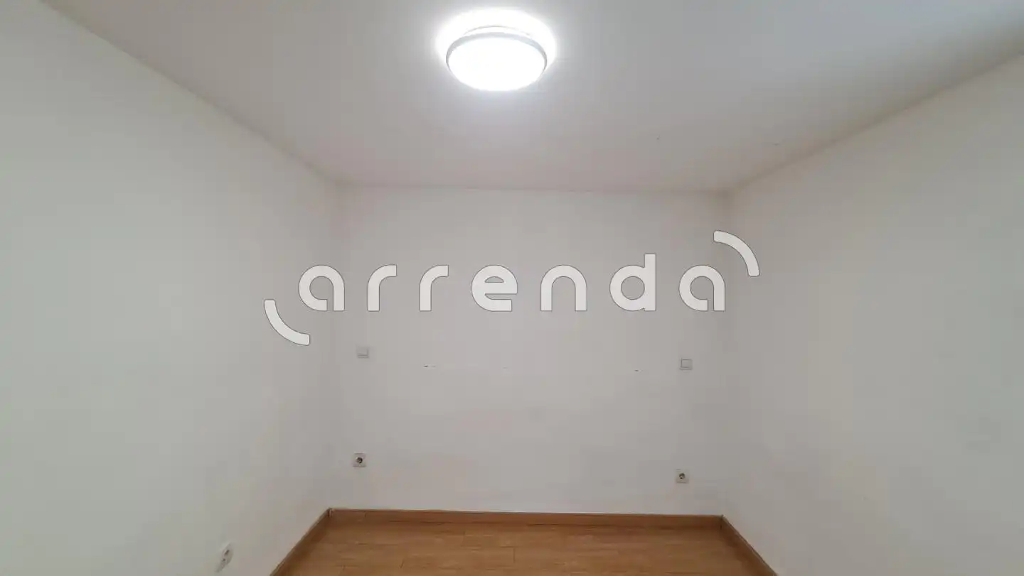 Flat for rent in Madrid  with Air Conditioner and Furnished
