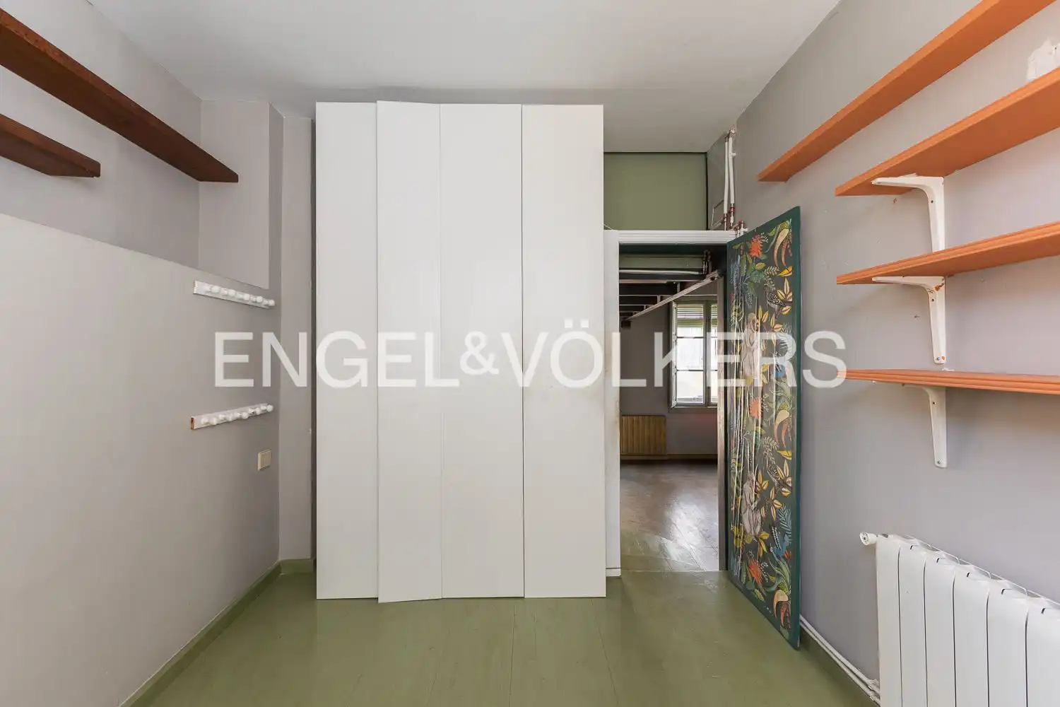 Flat for sale in Valencia  with Air Conditioner, Heating and Balcony